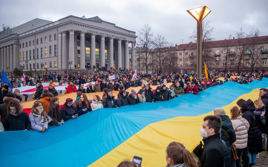vienybes-ir-solidarumo-su-ukraina-akcija-laisve-sviecia-89565517
